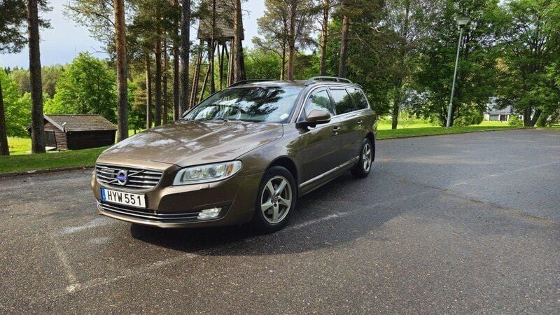 Brun Begagnad 2015 Volvo V70 Inscription Kombi | 75 000 kr (Bra pris) - Bild 1/4