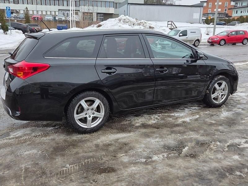 Begagnad Toyota Auris Touring Sports Multidrive S 132 HK (97 kW) 2015 Kombi
