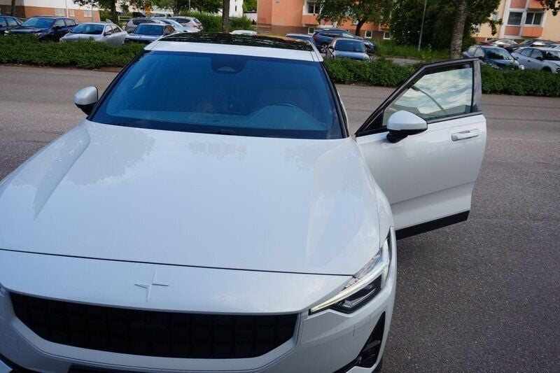 Vit Begagnad 2021 Polestar 2 Pilot Sedan | 279 000 kr (Marknadspris) - Bild 1/4
