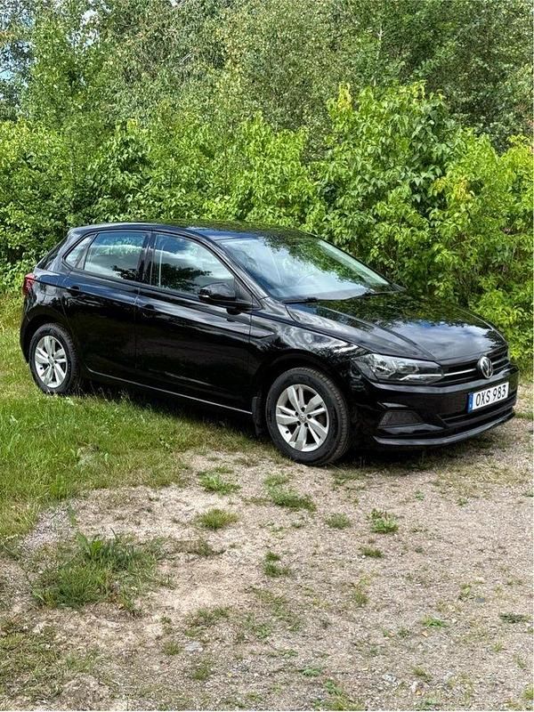 Svart Begagnad 2018 VW Polo Halvkombi | 89 900 kr (Bra pris) - Bild 1/2