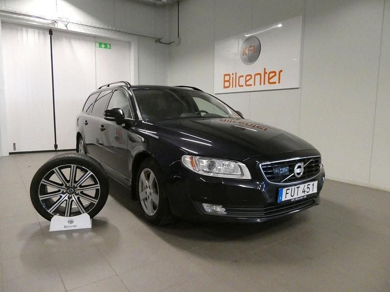 Mörkblå Begagnad 2015 Volvo V70 Standard Kombi | 179 900 kr (Dyr) - Bild 1/3