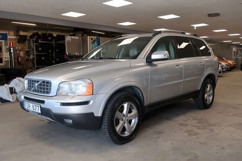 Ljusgrå Begagnad 2009 Volvo XC90 Summum SUV | 79 999 kr (Marknadspris) - Bild 1/4