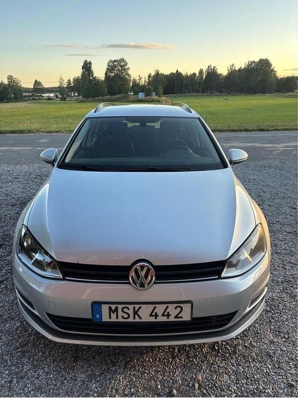 Silver Begagnad 2015 VW Golf VII Kombi | 75 000 kr (Bra pris) - Bild 1/4