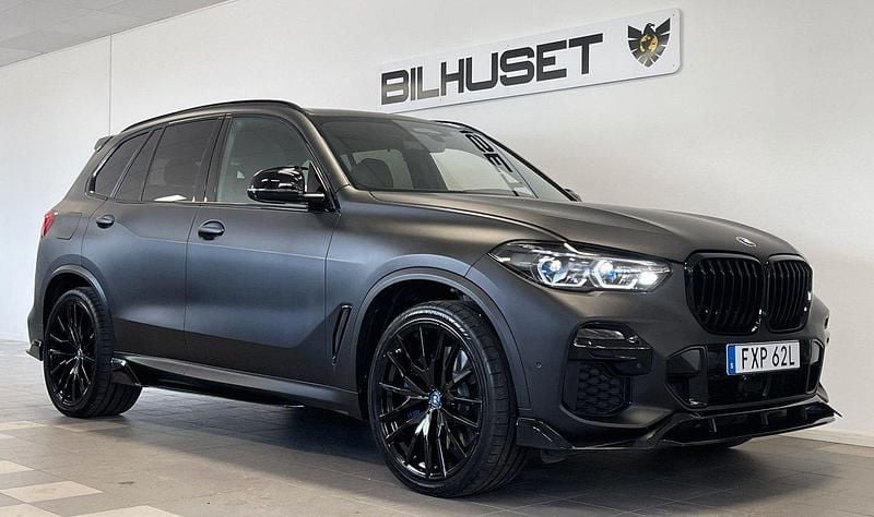 Svart Begagnad 2022 BMW X5 M Sport SUV | 669 900 kr (Superpris) - Bild 1/4
