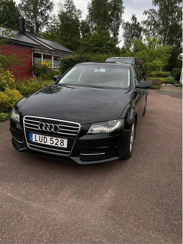 Svart Begagnad 2012 Audi A4 Sedan | 69 900 kr (Superpris) - Bild 1/4