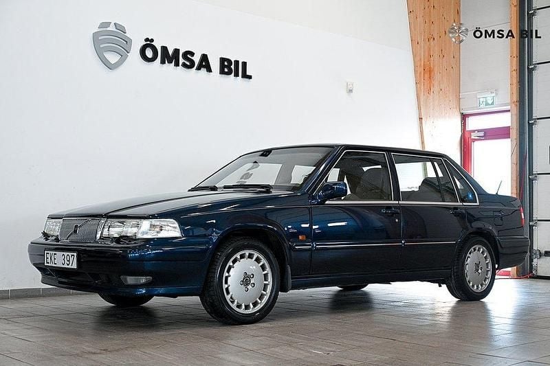 Mörkblå Begagnad 1996 Volvo 960 Sedan | 88 800 kr - Bild 1/4
