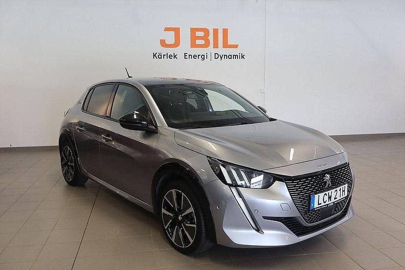 Grå Begagnad 2022 Peugeot e-208 GT Halvkombi | 199 900 kr (Marknadspris) - Bild 1/4