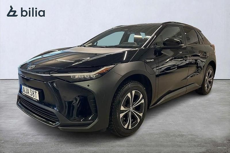 Begagnad Toyota bZ4X Style 2023 Svart SUV