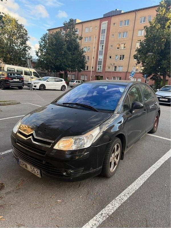 Svart Begagnad 2006 Citroën C4 Halvkombi | 11 000 kr (Superpris) - Bild 1/3