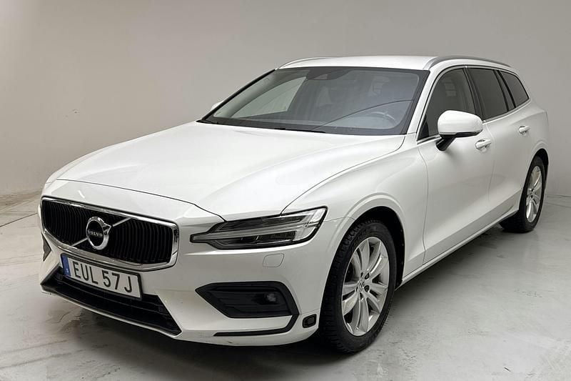 Vit Begagnad 2021 Volvo V60 Momentum Kombi | 259 000 kr (Bra pris) - Bild 1/4