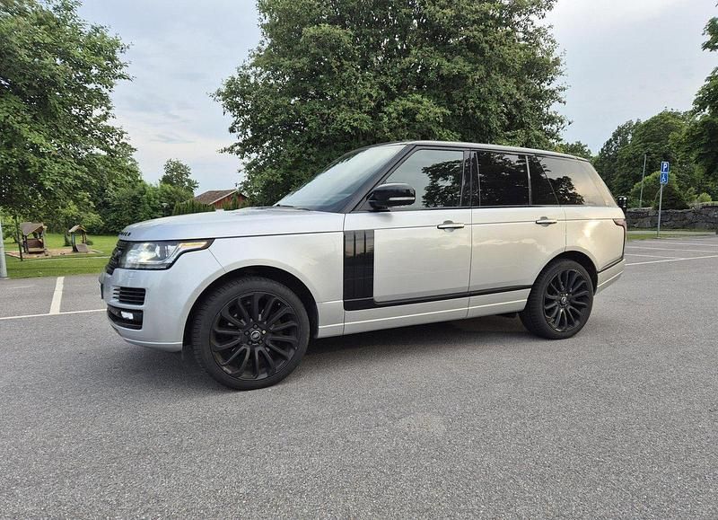 Grå Begagnad 2014 Land Rover Range Rover Autobiography SUV | 319 000 kr (Marknadspris) - Bild 1/4
