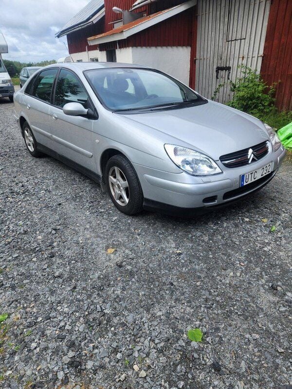 Silver Begagnad 2004 Citroën C5 Halvkombi | 25 000 kr (Dyr) - Bild 1/4