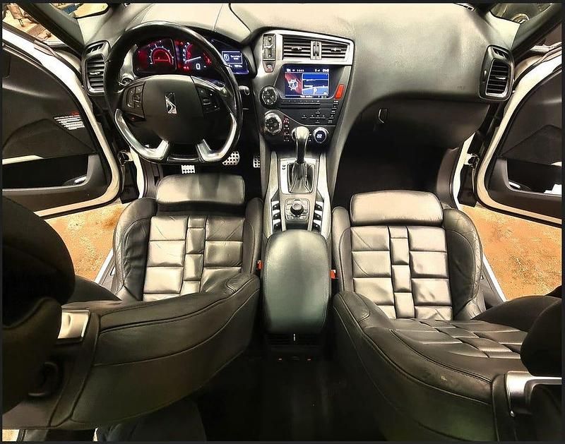 Begagnad Citroën DS5 163 HK (119 kW) 2012 Pearl white metalic Halvkombi