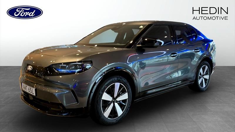 Grå Ny 2025 Ford Capri Business Edition SUV | 524 000 kr (Marknadspris) - Bild 1/4