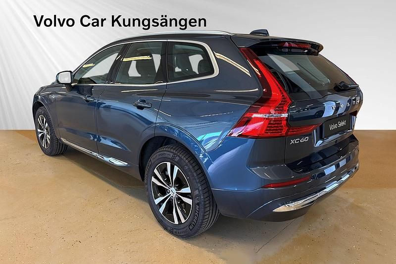 Begagnad Volvo XC60 Core 355 HK (261 kW) 2024 Blå SUV