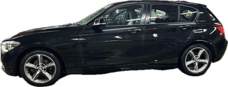Svart Begagnad 2012 BMW 118 Halvkombi | 79 900 kr (Lite dyr) - Bild 1/2