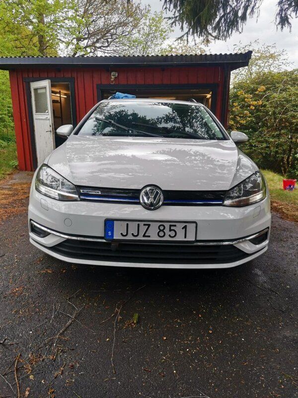 Vit Begagnad 2018 VW Golf VII Kombi | 148 000 kr (Lite dyr) - Bild 1/4