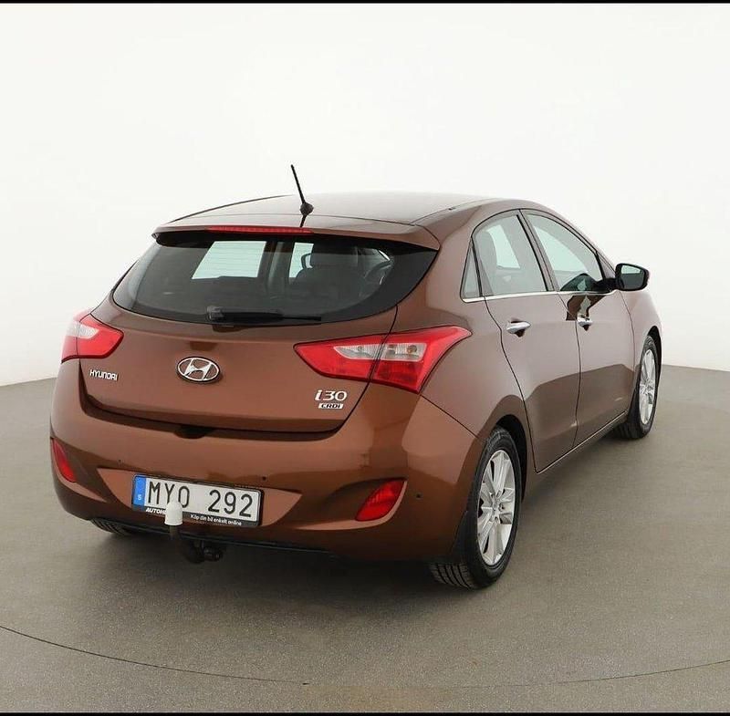 Brun Begagnad 2013 Hyundai i30 Sport Halvkombi | 59 000 kr (Marknadspris) - Bild 1/4