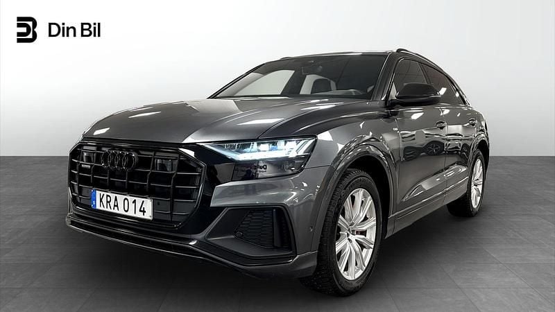 Daytonagrå pärleffekt Begagnad 2023 Audi Q8 S-Line SUV | 769 000 kr (Marknadspris) - Bild 1/4
