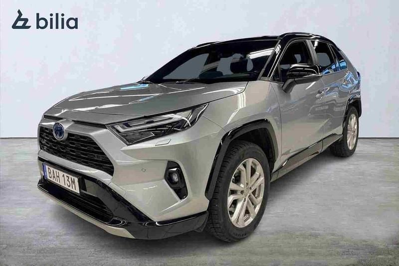 Grå Begagnad 2024 Toyota RAV4 Hybrid Style SUV | 414 900 kr (Bra pris) - Bild 1/1