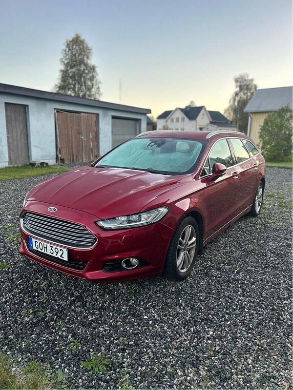 Röd Begagnad 2015 Ford Mondeo Titanium Kombi | 119 900 kr (Marknadspris) - Bild 1/4