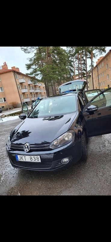 Begagnad VW Golf VI 102 HK (75 kW) 2011 Halvkombi