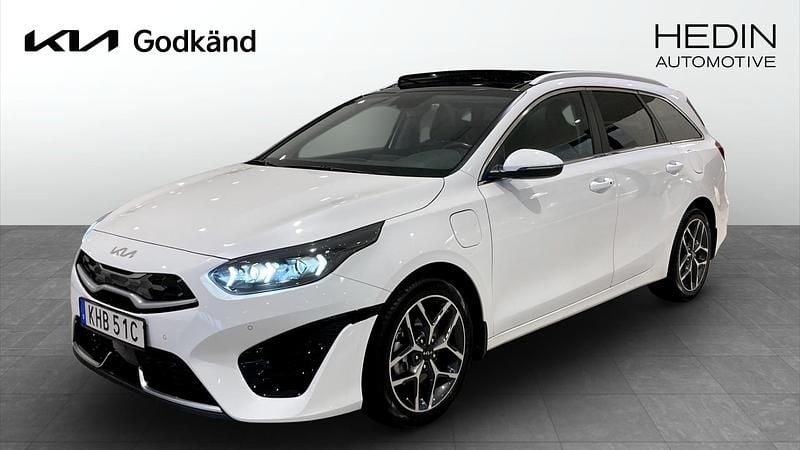 Vit (white) Begagnad 2022 Kia Ceed Sportswagon 2 Kombi | 269 900 kr (Lite dyr) - Bild 1/4