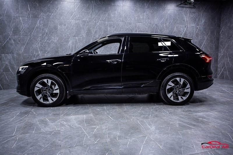 Begagnad Audi e-tron 300 kW (408 HK) 2021 Svart SUV