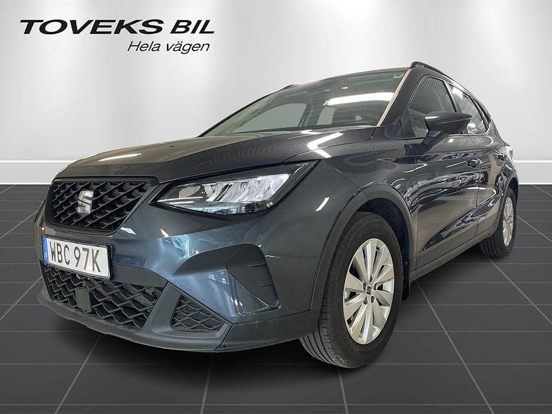 Grå Begagnad 2024 Seat Arona SUV | 212 900 kr (Marknadspris) - Bild 1/4