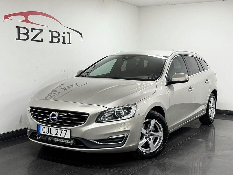 Ljusbrun Begagnad 2016 Volvo V60 Summum Kombi | 159 900 kr (Marknadspris) - Bild 1/4