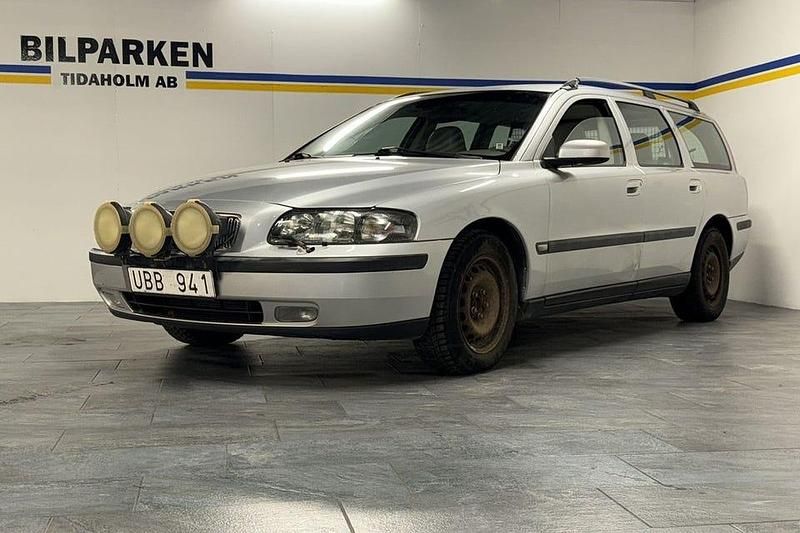 Silver Begagnad 2003 Volvo V70 Business Edition Kombi | 26 500 kr (Marknadspris) - Bild 1/4