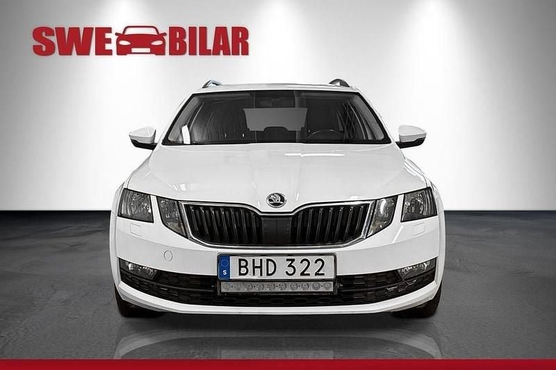 Begagnad Skoda Octavia Ambition 116 HK (85 kW) 2018 Vit Kombi