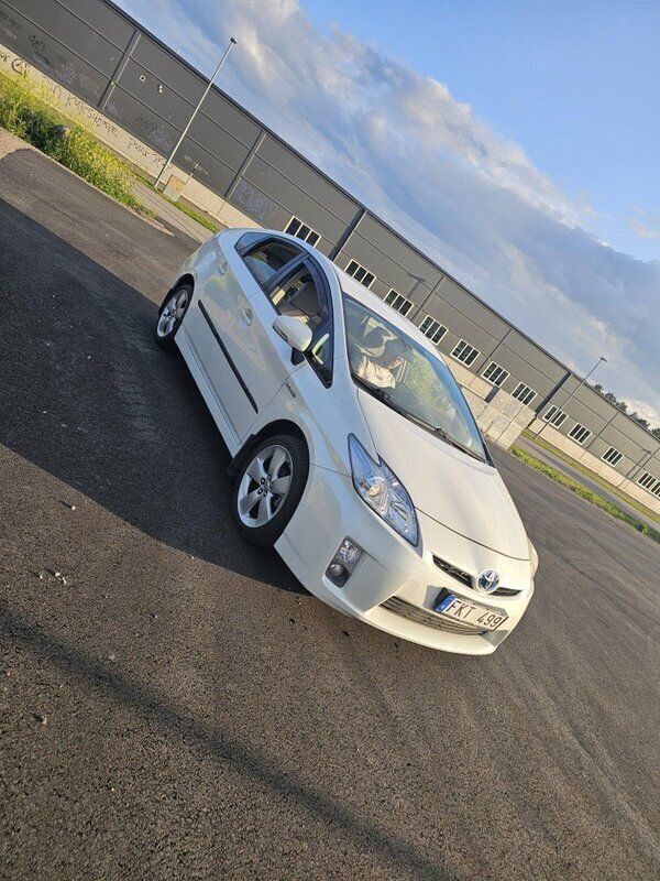 Vit Begagnad 2009 Toyota Prius Halvkombi | 89 000 kr (Bra pris) - Bild 1/4
