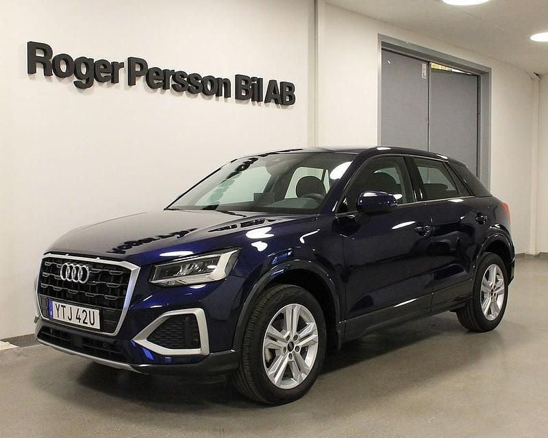 Blå Begagnad 2024 Audi Q2 Advanced Plus SUV | 279 000 kr (Marknadspris) - Bild 1/4