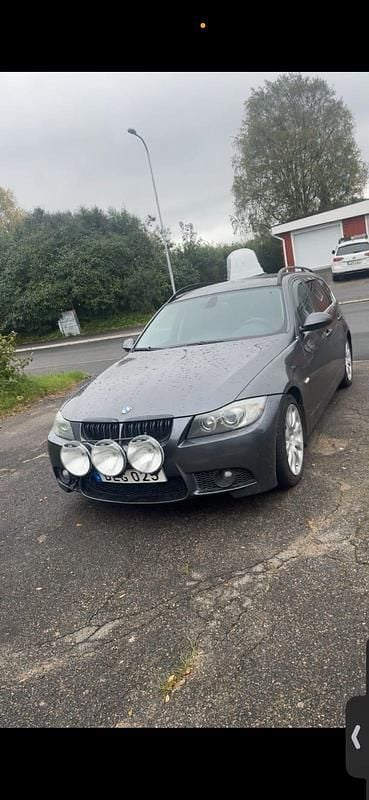 Begagnad BMW 325 2007 Mörkgrå Kombi