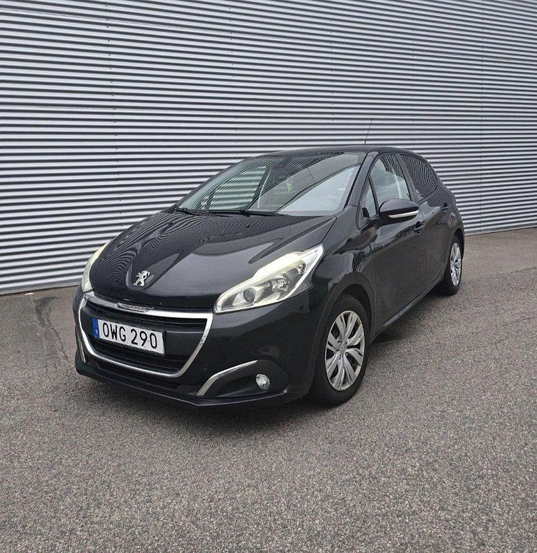Svart Begagnad 2015 Peugeot 208 Halvkombi | 62 000 kr (Marknadspris) - Bild 1/4