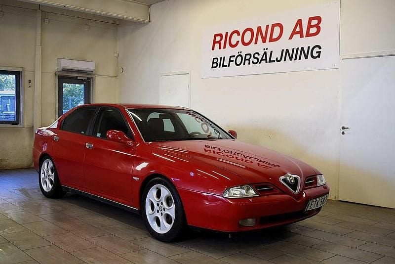 Röd Begagnad 1999 Alfa Romeo 166 Sedan | 59 900 kr - Bild 1/4
