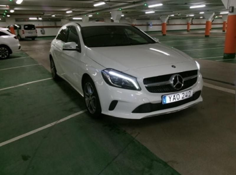 Vit Begagnad 2016 Mercedes A180 Halvkombi | 140 000 kr (Marknadspris) - Bild 1/4