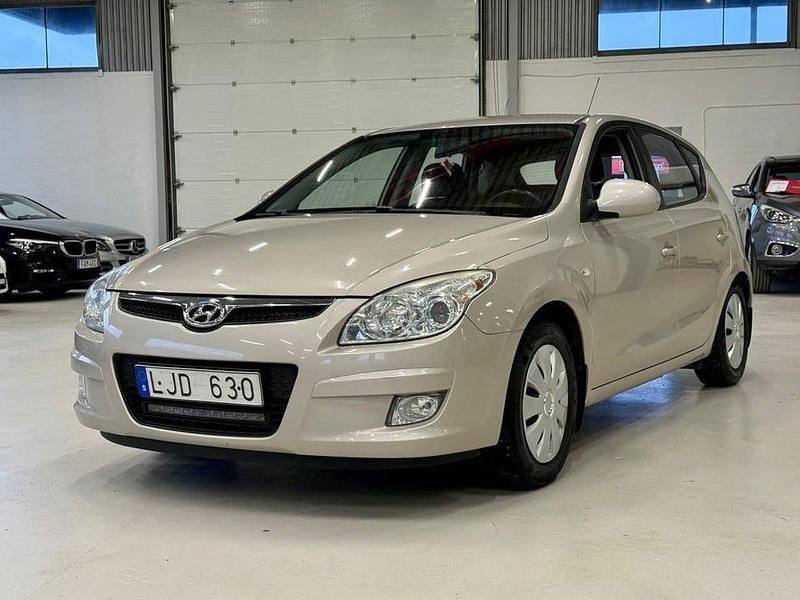 Silvermet Begagnad 2007 Hyundai i30 Halvkombi | 34 900 kr (Marknadspris) - Bild 1/4