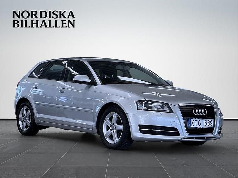 Begagnad Audi A3 Attraction 140 HK (102 kW) 2011 Silver Halvkombi