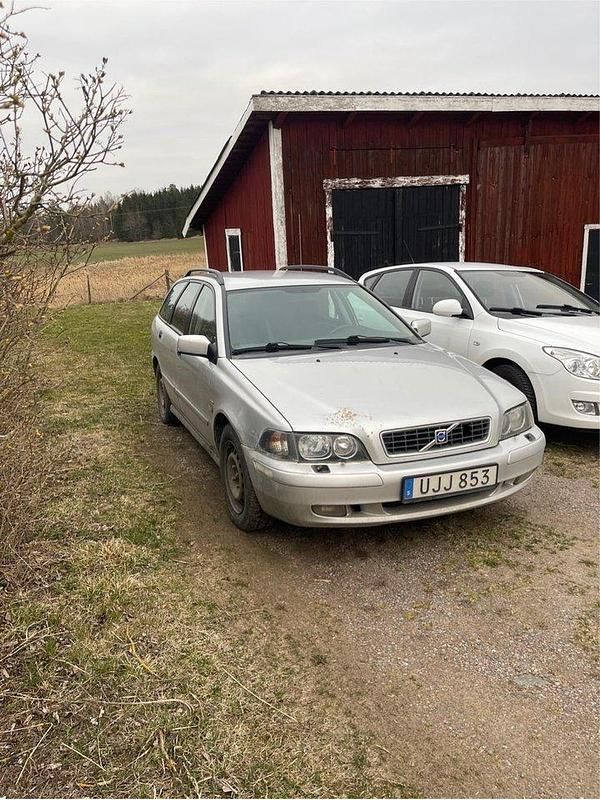Grå Begagnad 2004 Volvo V40 Kombi | 5 000 kr (Bra pris) - Bild 1/2