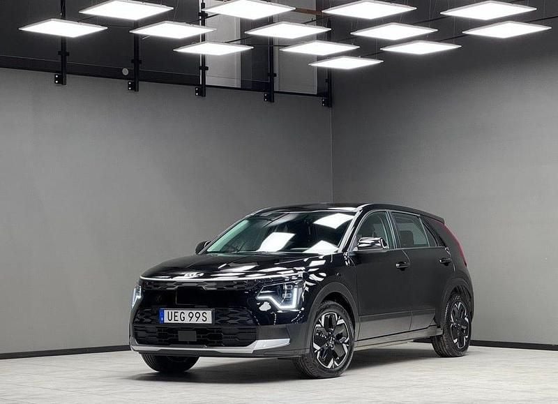 Svart Begagnad 2023 Kia e-Niro SUV | 319 900 kr (Bra pris) - Bild 1/3
