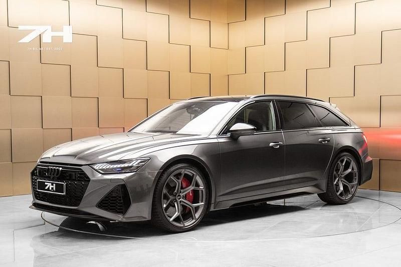 Grå Begagnad 2024 Audi RS6 Performance Kombi | 1 299 900 kr - Bild 1/4