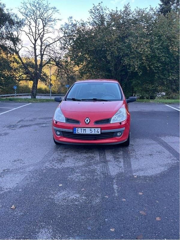 Röd Begagnad 2008 Renault Clio R.S. Halvkombi | 17 500 kr (Marknadspris) - Bild 1/4