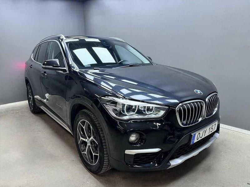 Svart Begagnad 2017 BMW X1 xLine SUV | 184 900 kr (Marknadspris) - Bild 1/4