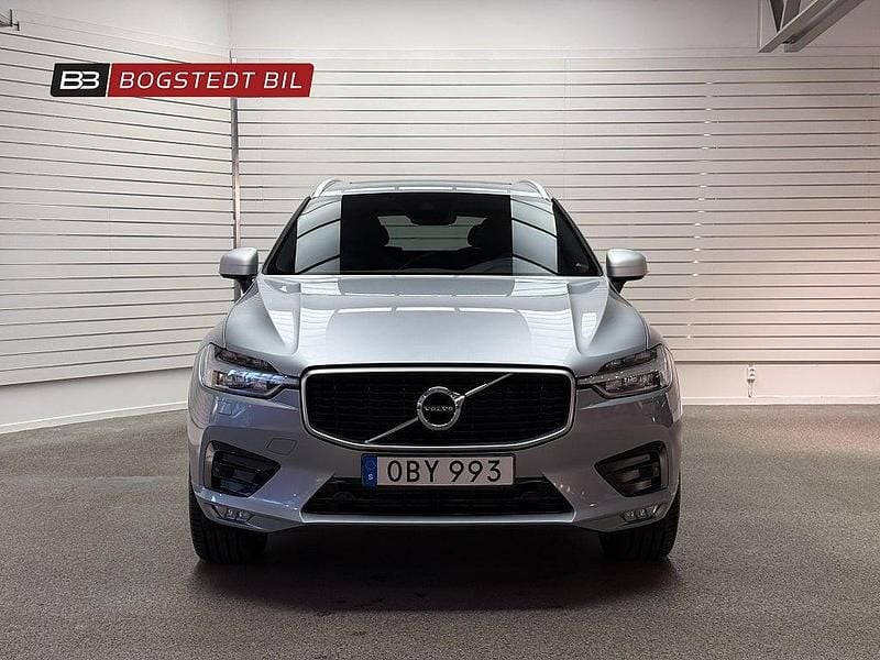 Begagnad Volvo XC60 R-Design 254 HK (186 kW) 2017 Silver metallic SUV