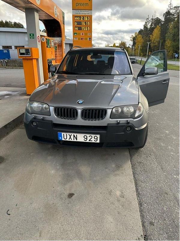 Grå Begagnad 2004 BMW X3 SUV | 35 000 kr (Marknadspris) - Bild 1/4
