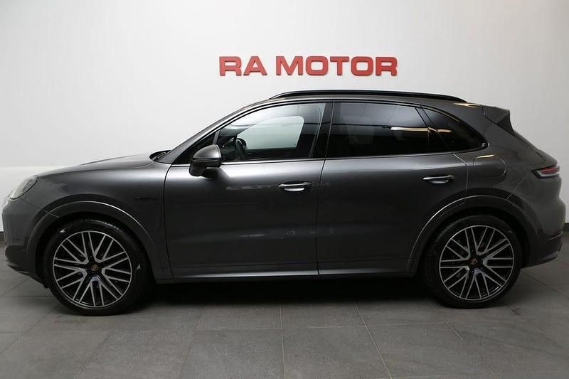 Begagnad Porsche Cayenne Sport 471 HK (346 kW) 2025 Quarzite grey metallic SUV
