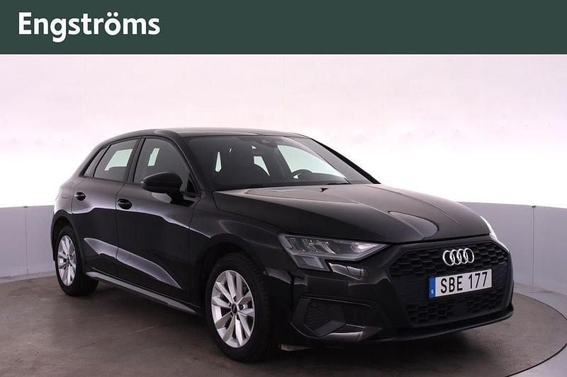 Brilliantsvart Begagnad 2022 Audi A3 Proline Halvkombi | 239 000 kr (Marknadspris) - Bild 1/4