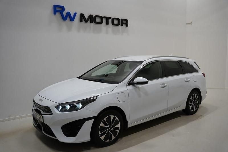 Vit Begagnad 2021 Kia Ceed Sportswagon Advance Kombi | 224 900 kr (Bra pris) - Bild 1/4